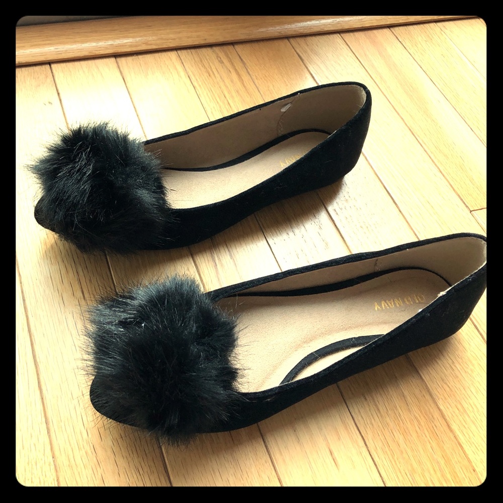 New black velvet and pom flats